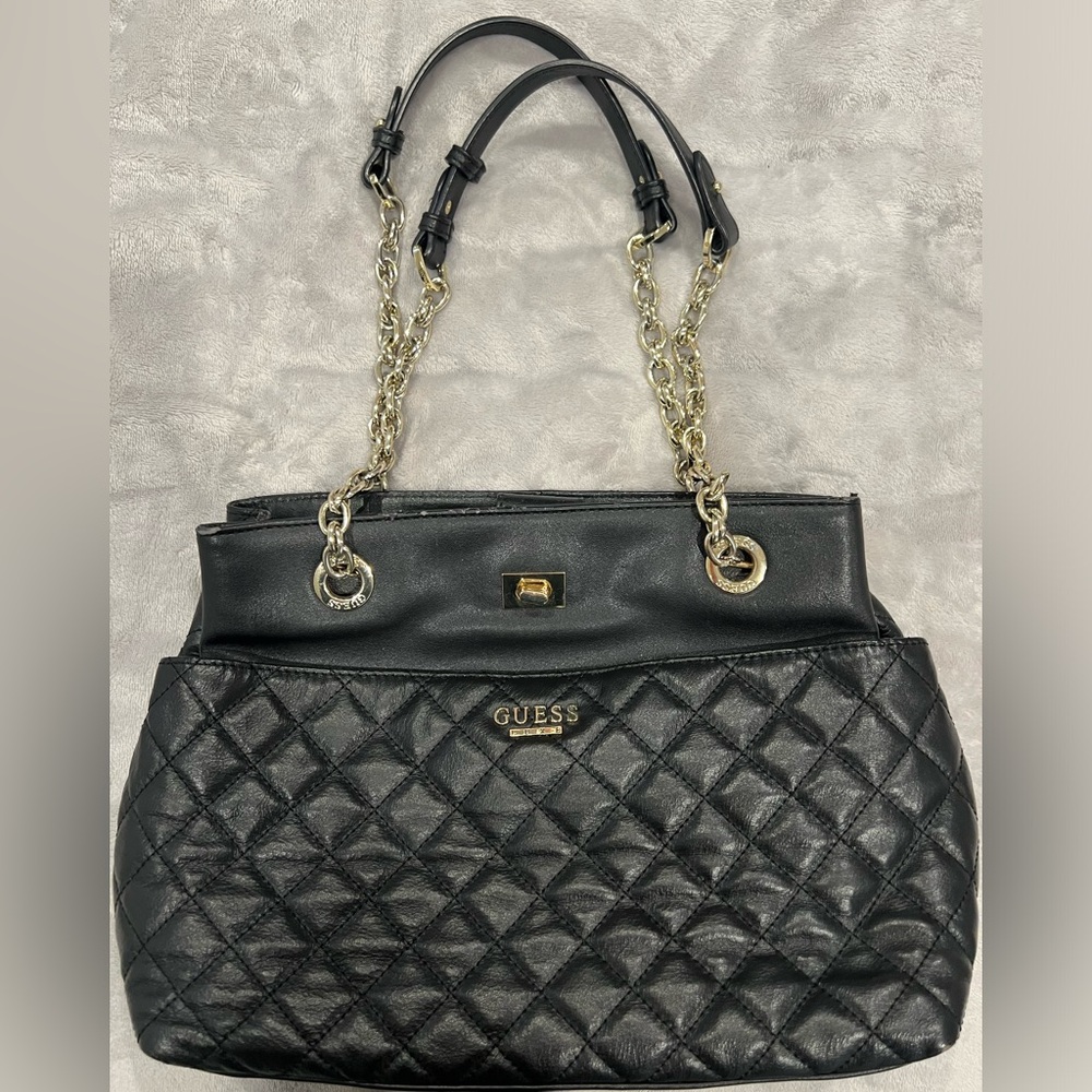 Guess shoulder bag with gold chains